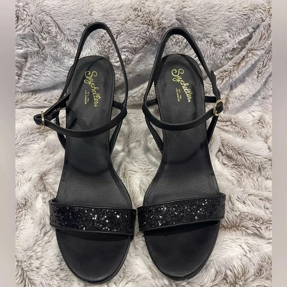 Seychelles Sweet as Honey Glitter Strap Sandals. - Picture 3 of 9